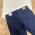  retro pantalone blu iDO con etichetta vintage e t-shirt panna