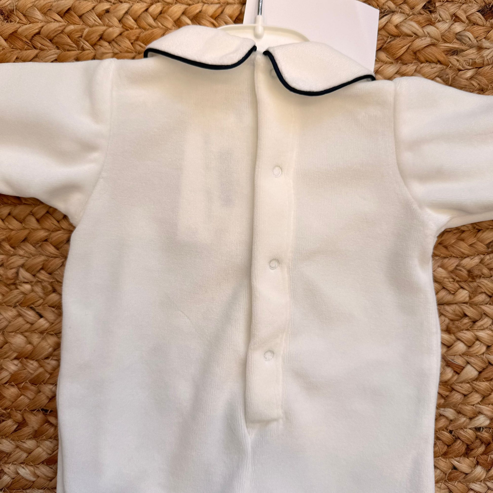 retro tutina neonato in ciniglia panna con abbottonatura a pressione