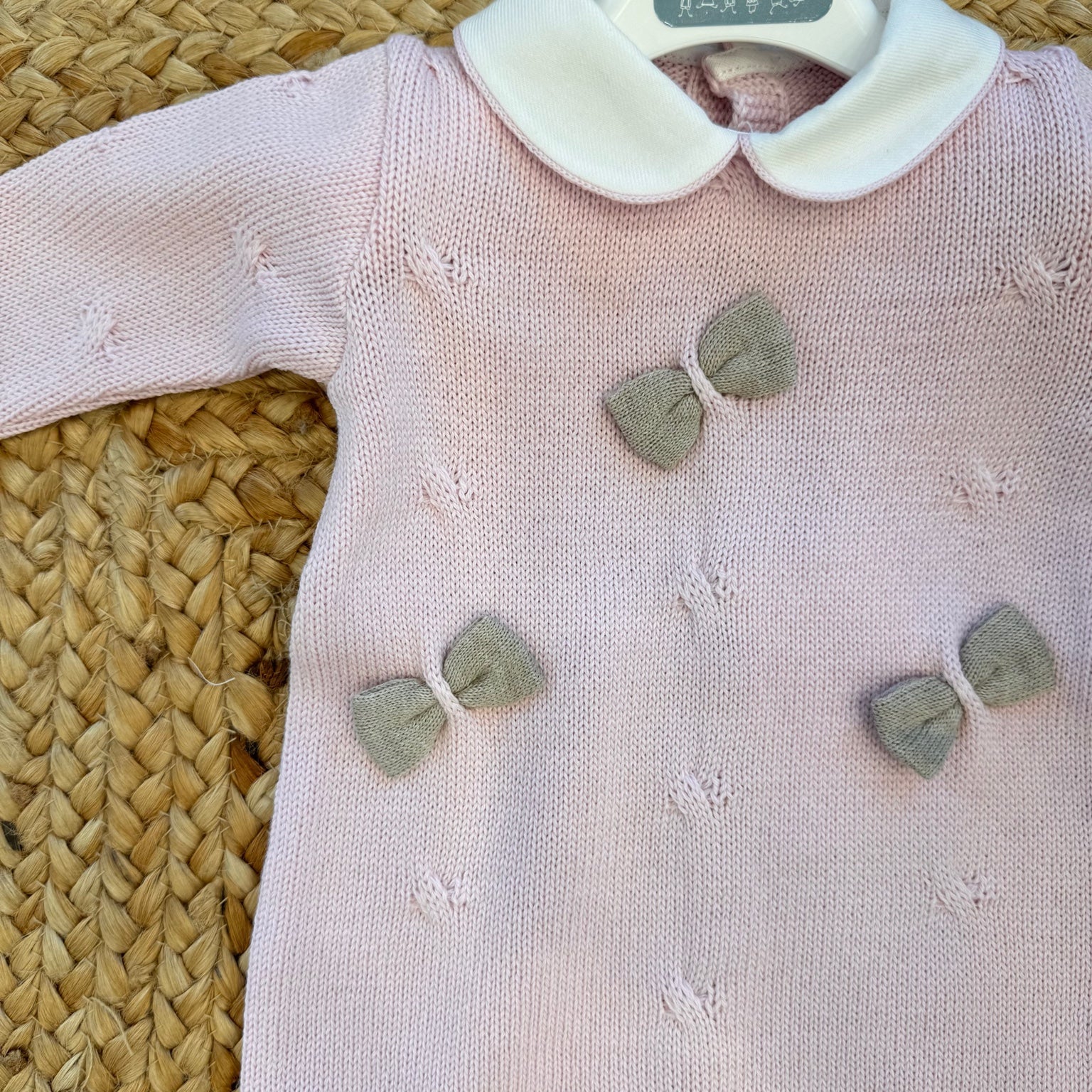 retro tutina neonato rosa con bottoni e colletto bianco