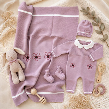 Uscita clinica neonata rosa completa con copertina, tutina, cappellino e scarpine Made in Italy.