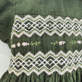 Abito bimba velluto millerighe verde con punto smock e colletto bianco