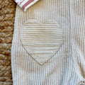 Salopette bimba in cotone panna con maglia a righe rosa e bianche