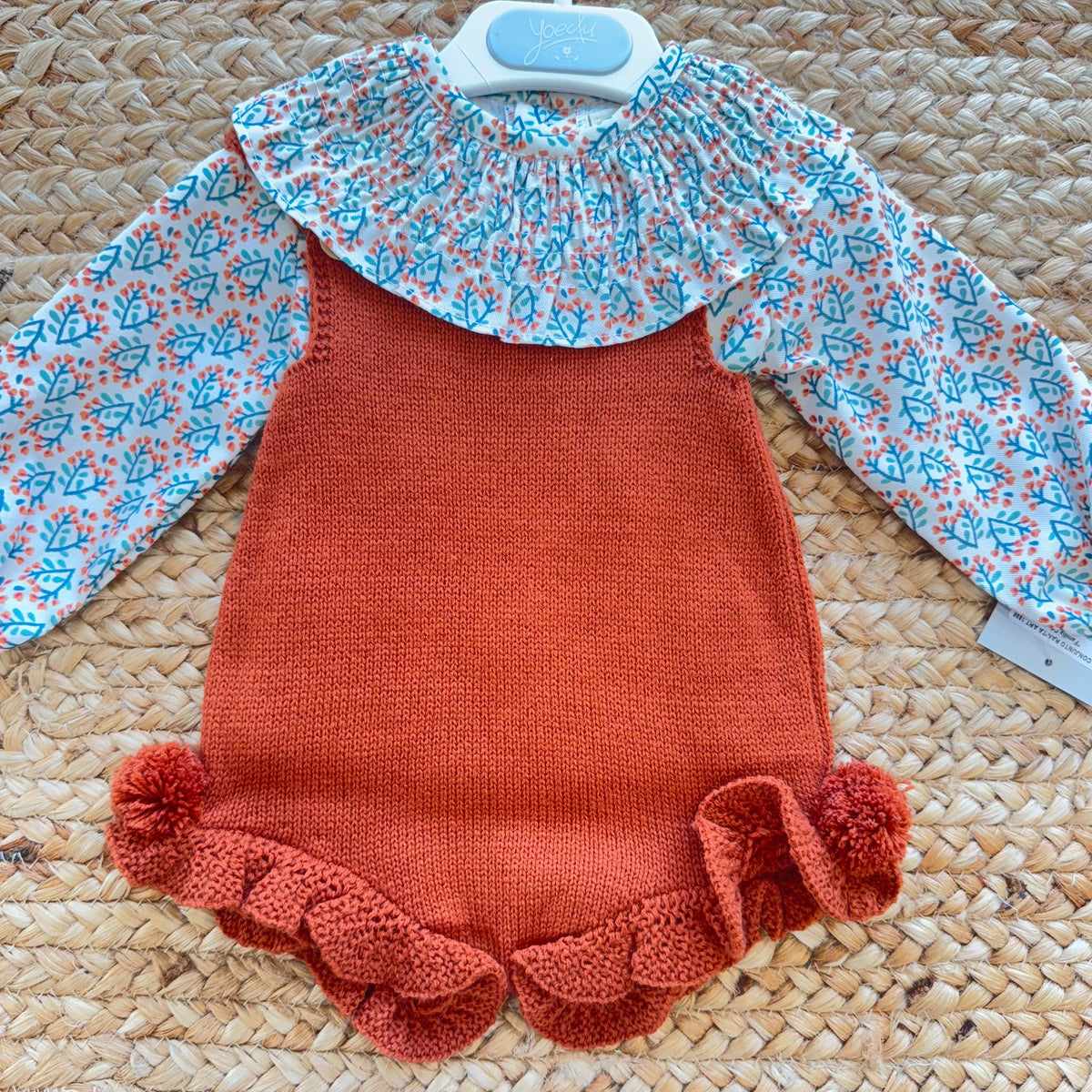 Salopette bimba ruggine Yoedu con camicia fantasia e volant