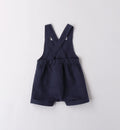 Salopette blu con camicia bianca per bambino, abbigliamento casual chic.