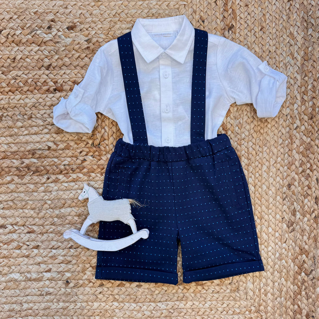 Completo bimbo elegante con camicia e salopette a pois