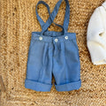 Completo battesimo bimbo con cardigan bianco, camicia, salopette azzurra e papillon