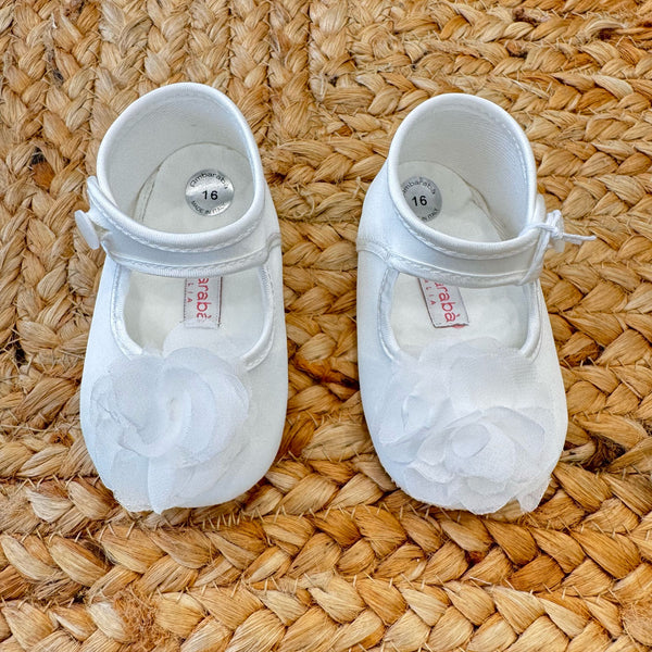  Scarpe culla in raso bianco con fiore in organza