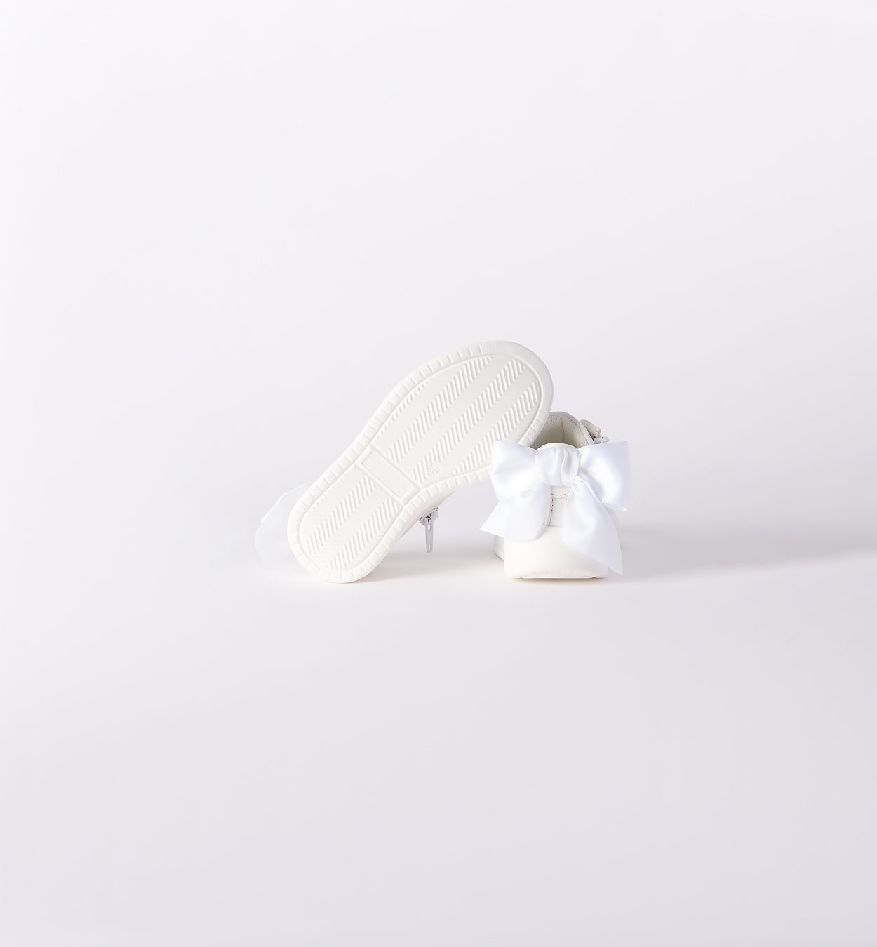 Retro scarpa primi passi bambina con suola e fiocco bianco