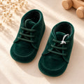 Scarpe battesimo bimbo verde bottiglia con lacci, modello elegante da cerimonia.