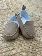 Scarpe da battesimo neonato beige vista frontale