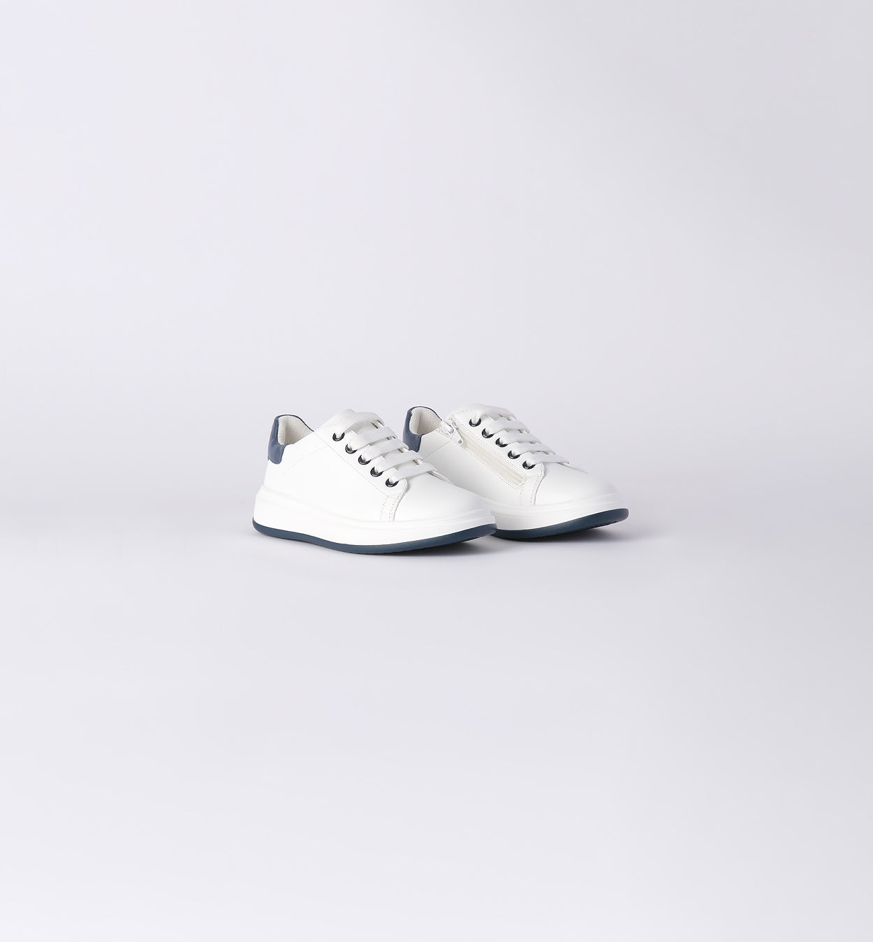 Scarpe eleganti da bambino con lacci e tallone blu