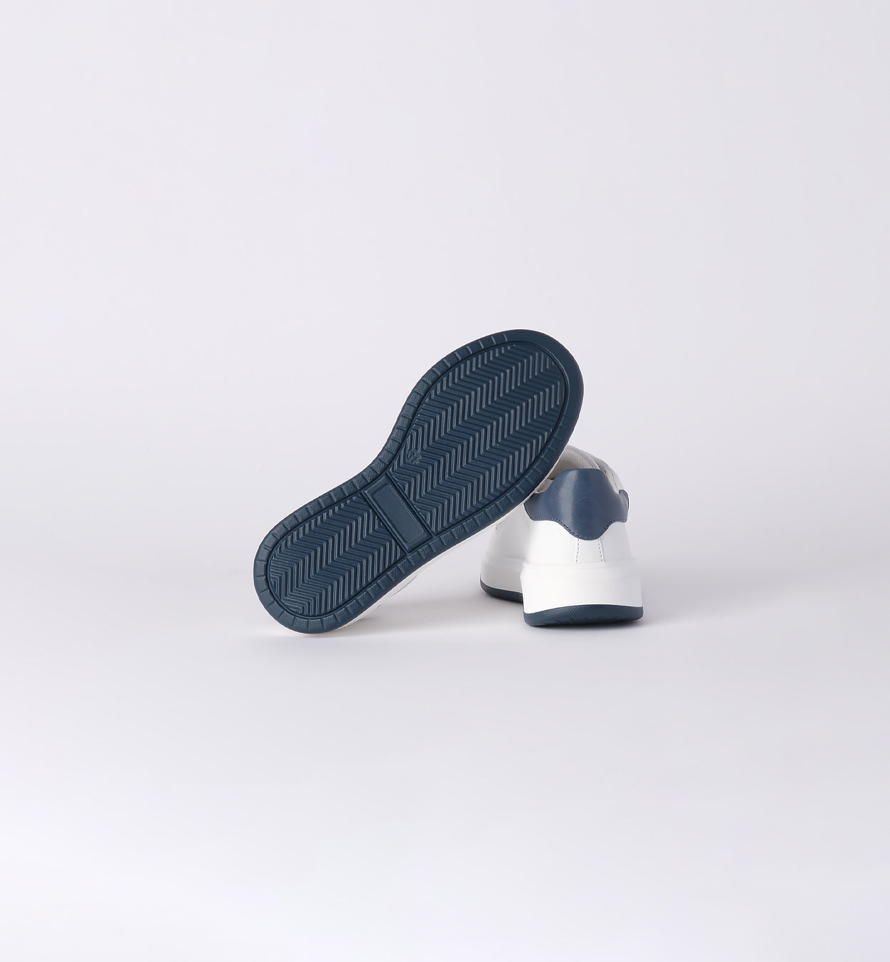 Suola scarpe bimbo antiscivolo blu con dettaglio grip