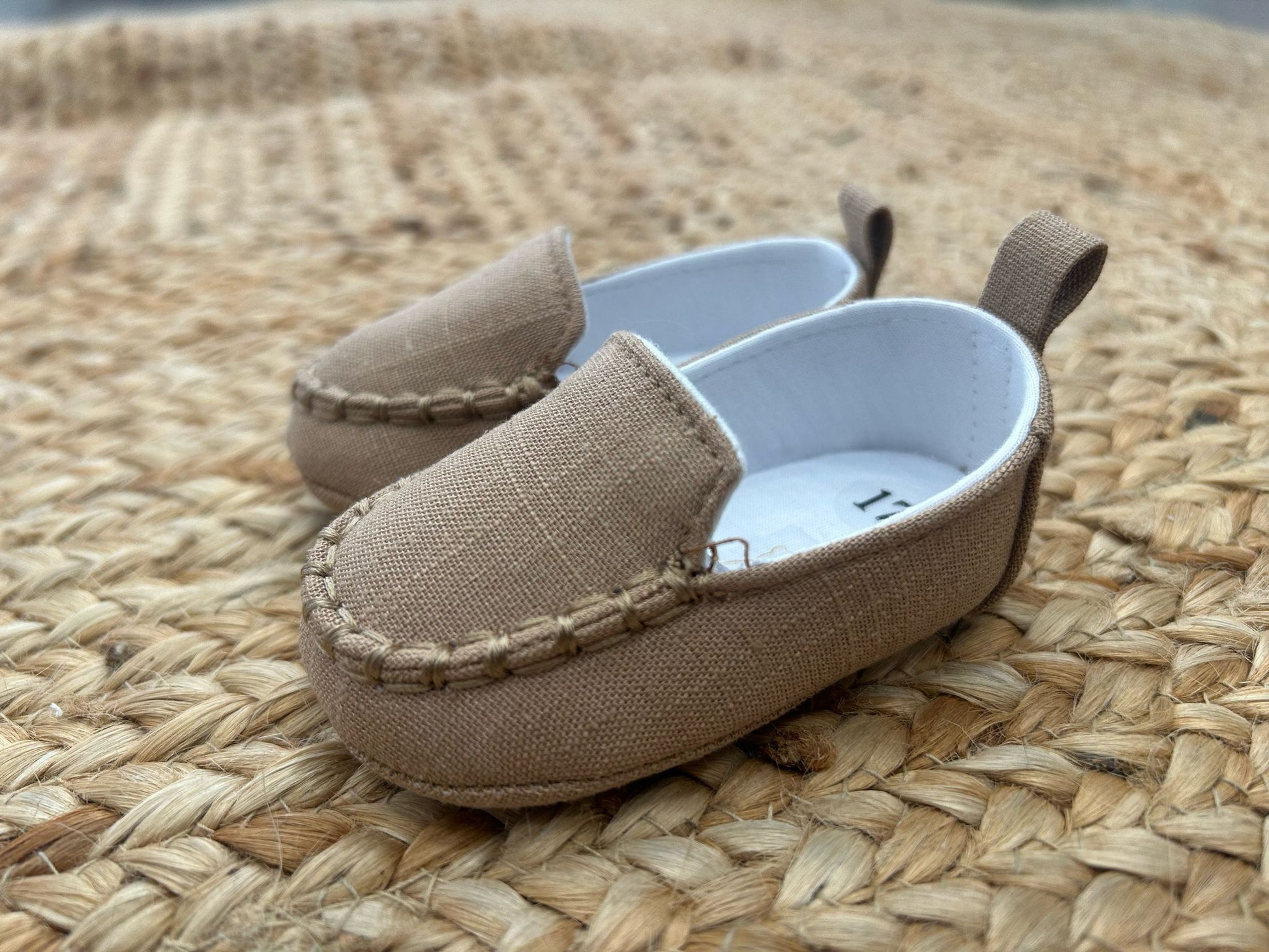 Scarpe culla beige per cerimonia neonato