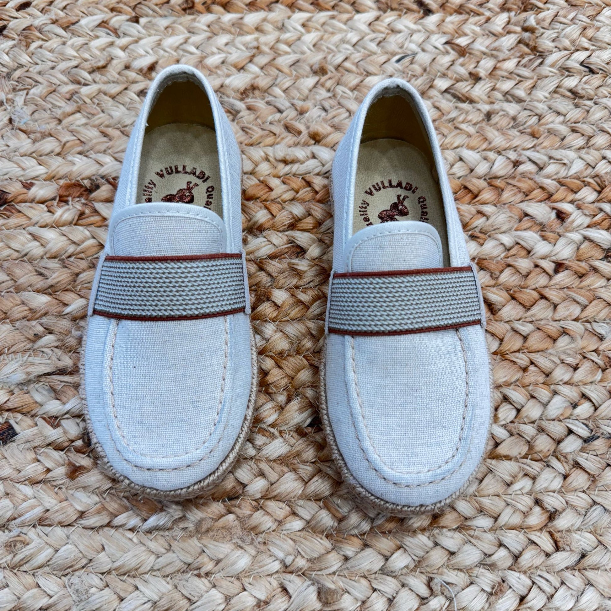Scarpe culla in lino per bambini, eleganti e leggere per la cerimonia.