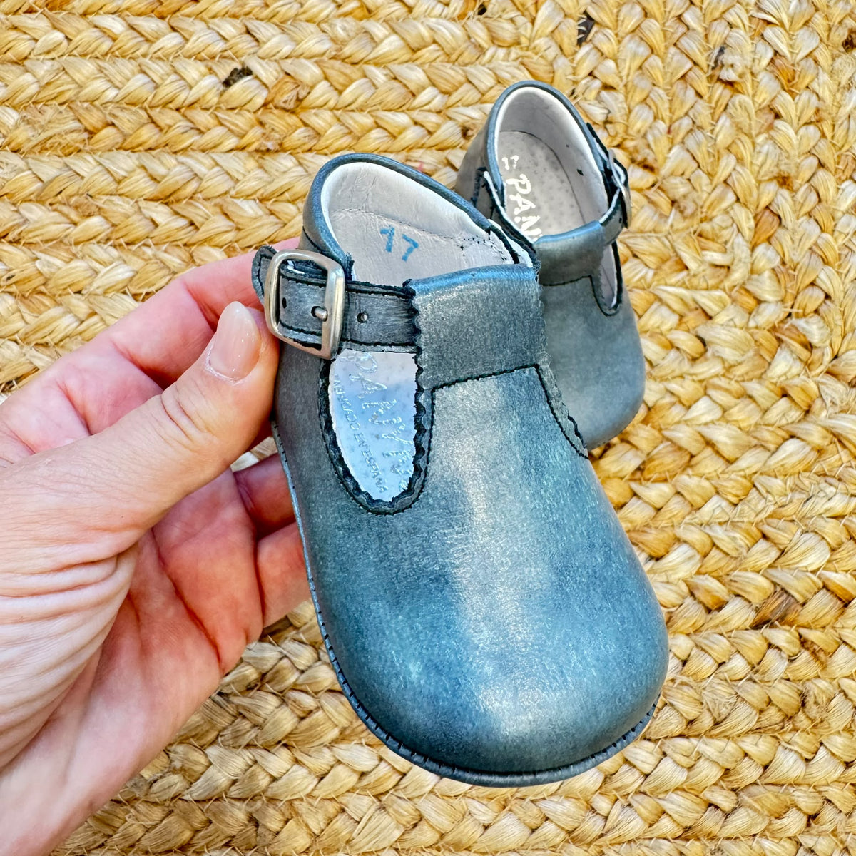 Scarpe battesimo bimbo verde flora con cinturino e fibbia, modello elegante da cerimonia.