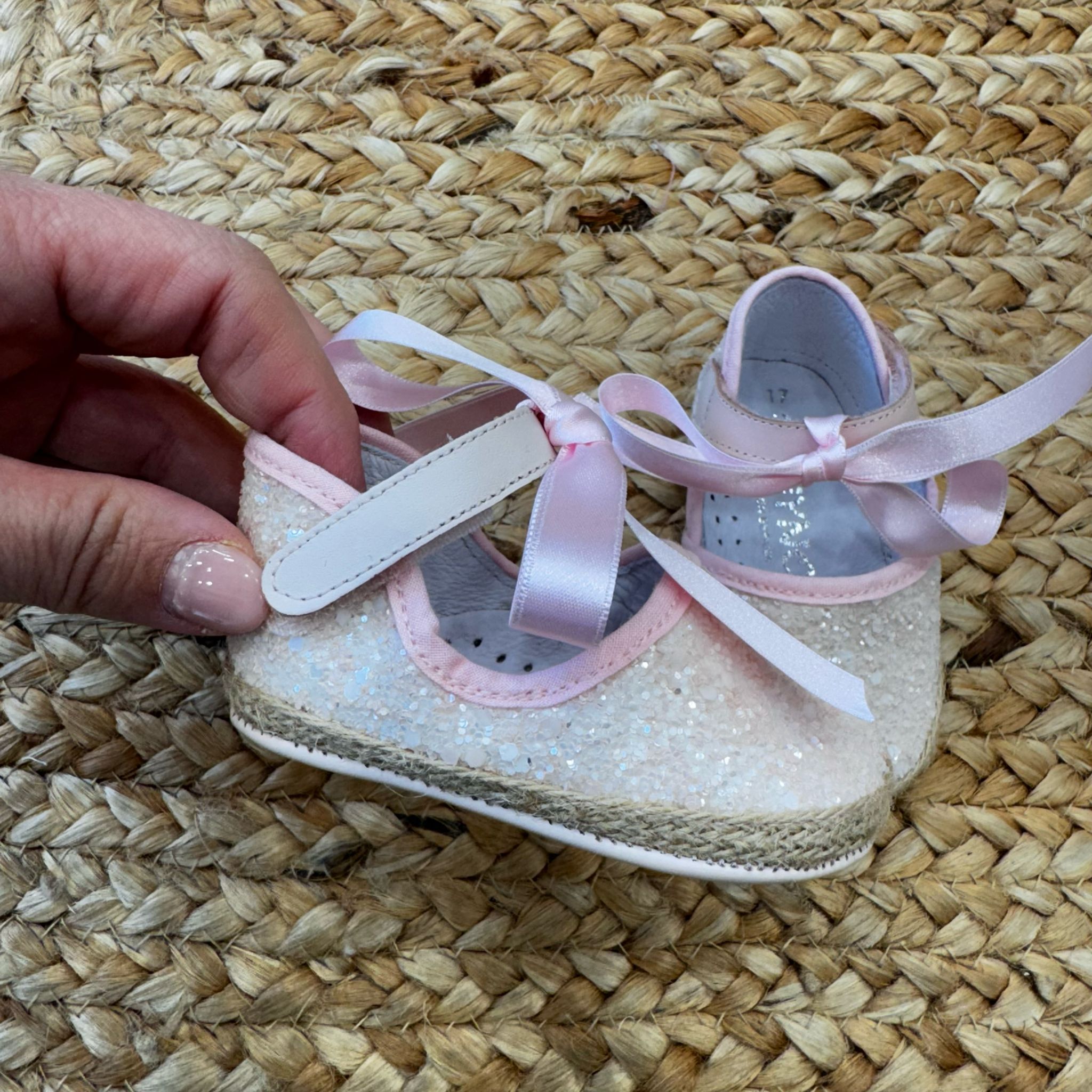 Scarpe culla avorio con glitter e chiusura a bottone