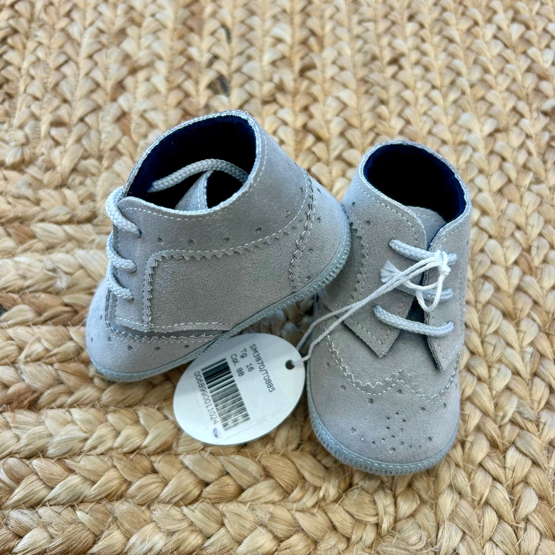 “scarpe battesimo bimbo grigie traforate vista laterale”