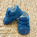“scarpe battesimo neonato blu con traforature vista laterale”