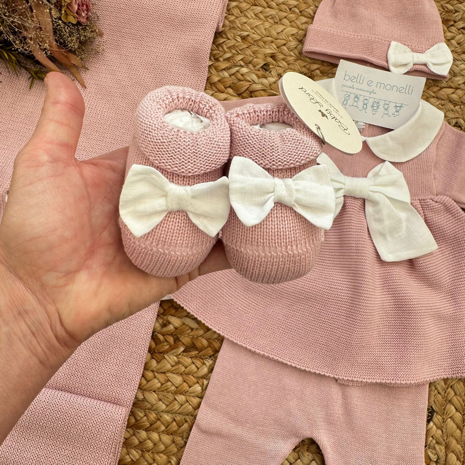 Scarpette neonata in cotone rosa con fiocco coordinate al completo