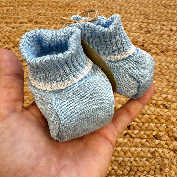 Dettaglio etichetta composizione 100% cotone scarpette neonato