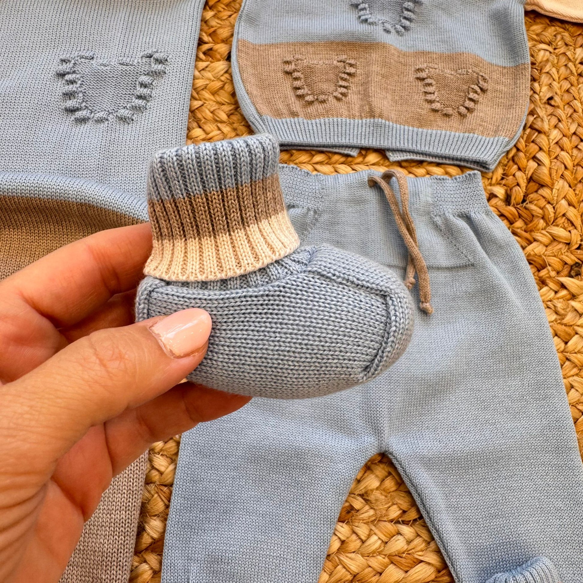 scarpette neonato in pura lana azzurra con bordo a righe