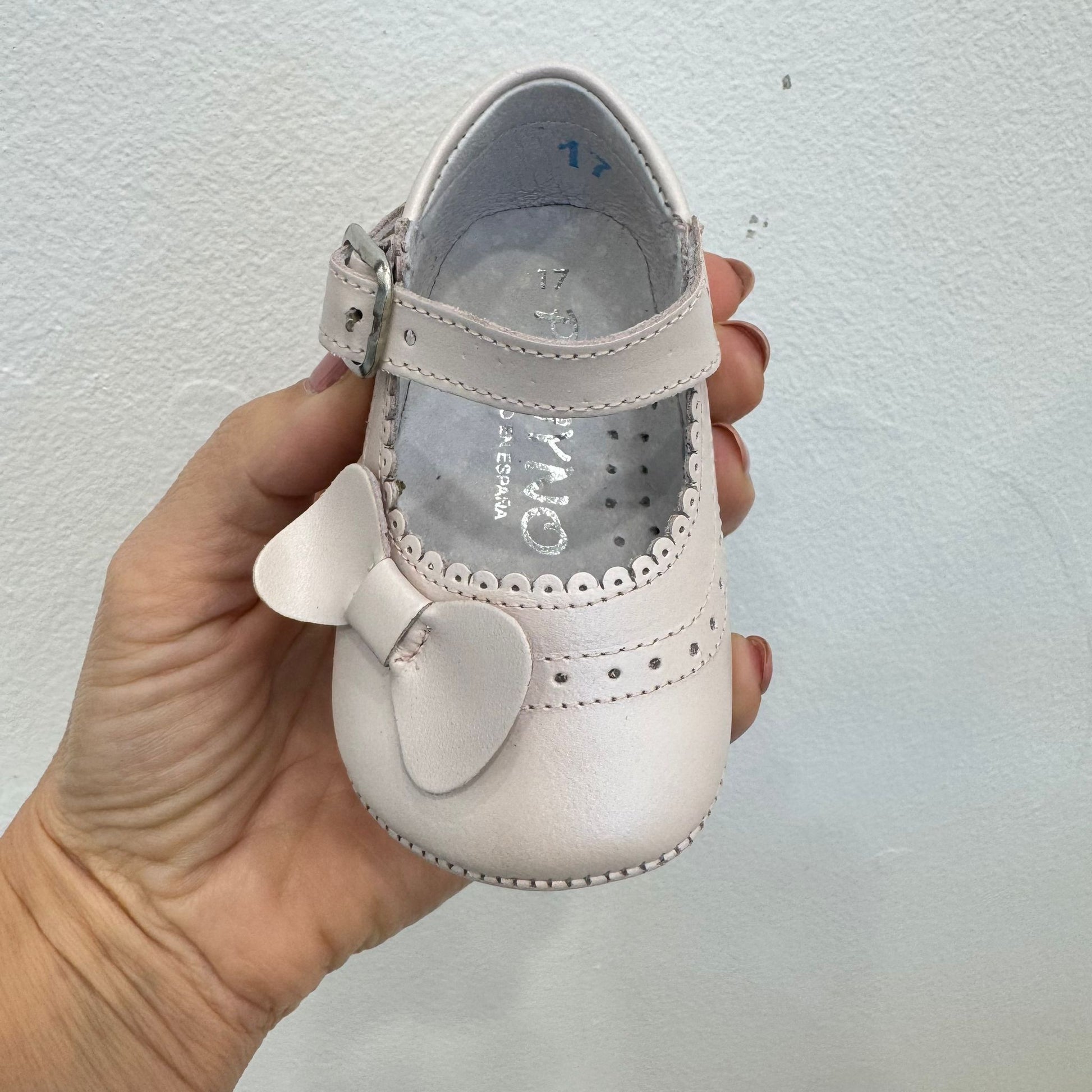 scarpina battesimo bimba rosa perlato con dettaglio fiocco