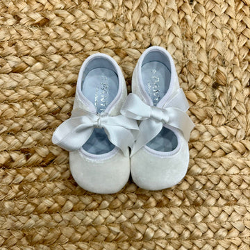 scarpine battesimo bimba velluto panna con fiocco vista frontale