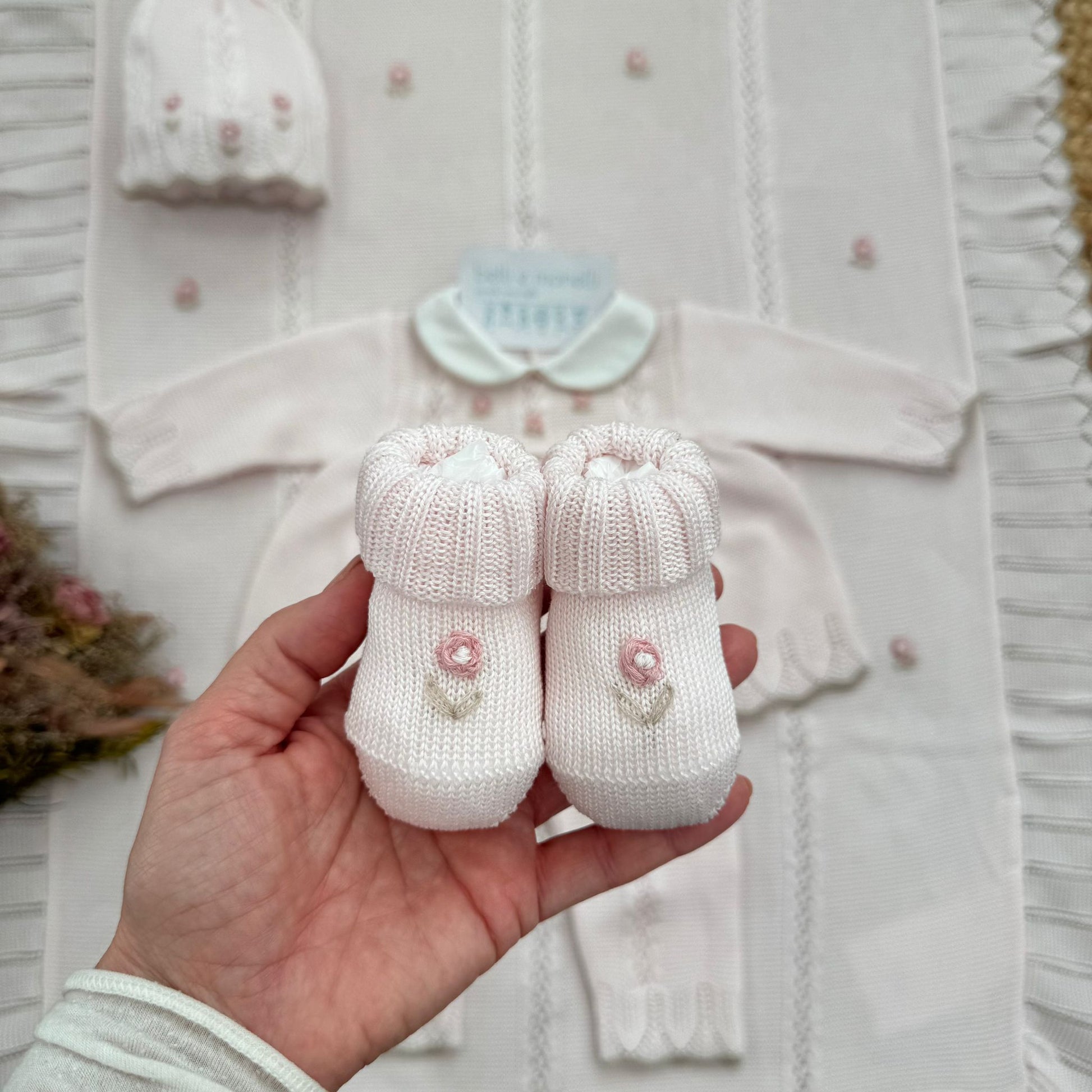 Scarpine coordinate in cotone con ricamo floreale rosa