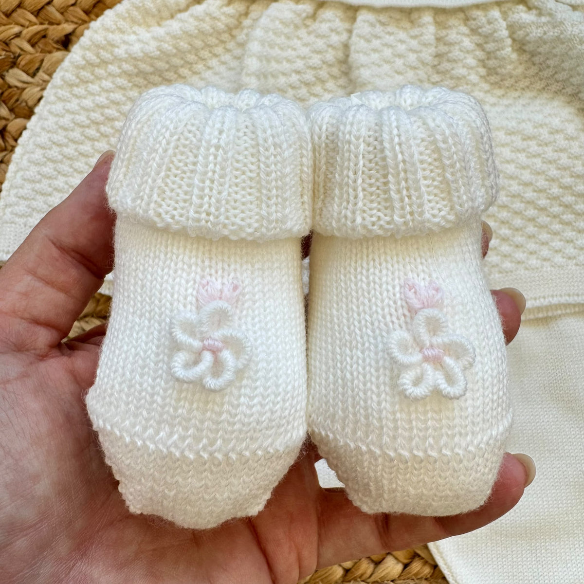 Uscita clinica neonata in pura lana color latte con completo, copertina, cappellino e scarpine