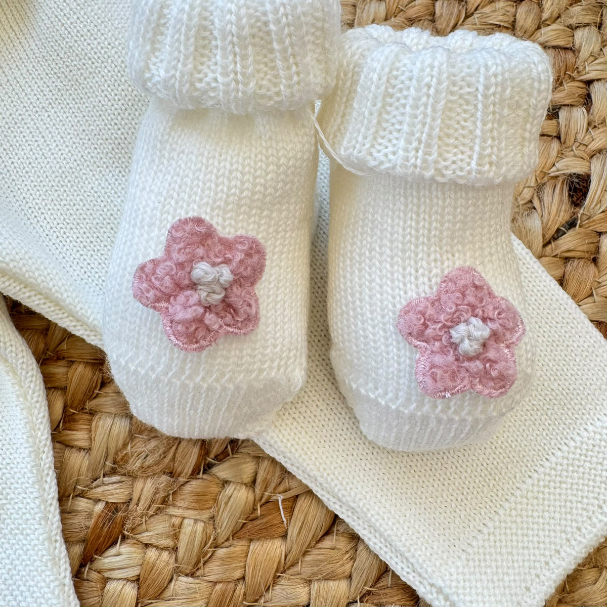 Uscita clinica neonata pura lana latte con coniglietta rosa e copertina coordinata