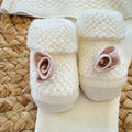 Uscita clinica neonata in pura lana latte con copertina cappellino e scarpine rosa