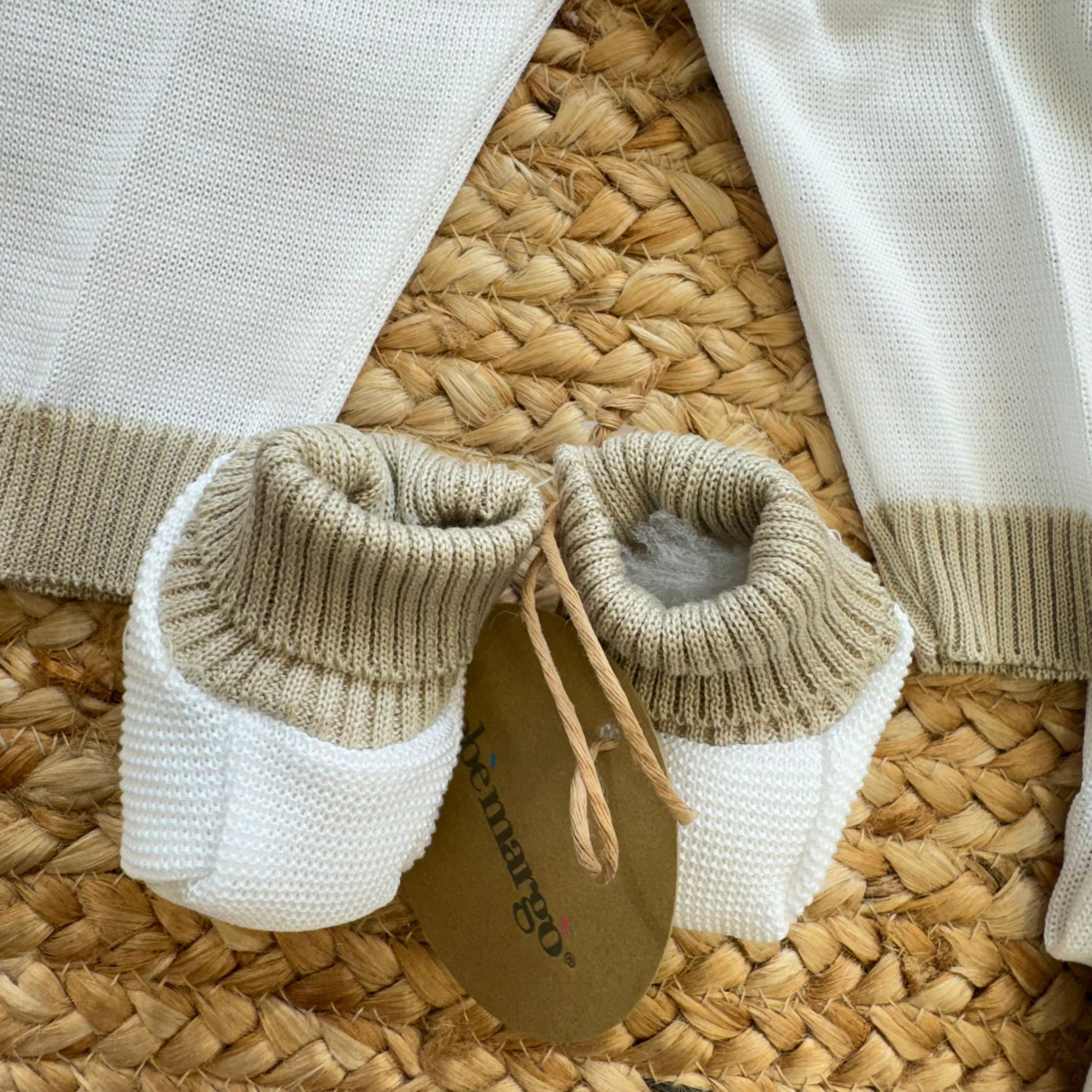 scarpine neonato coordinate con risvolto beige