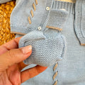 Completo neonato in lana merino azzurro con salopette cardigan camicina e scarpine