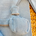 Uscita clinica neonato in misto lana azzurro e beige con copertina completo cappellino scarpine e bavaglino