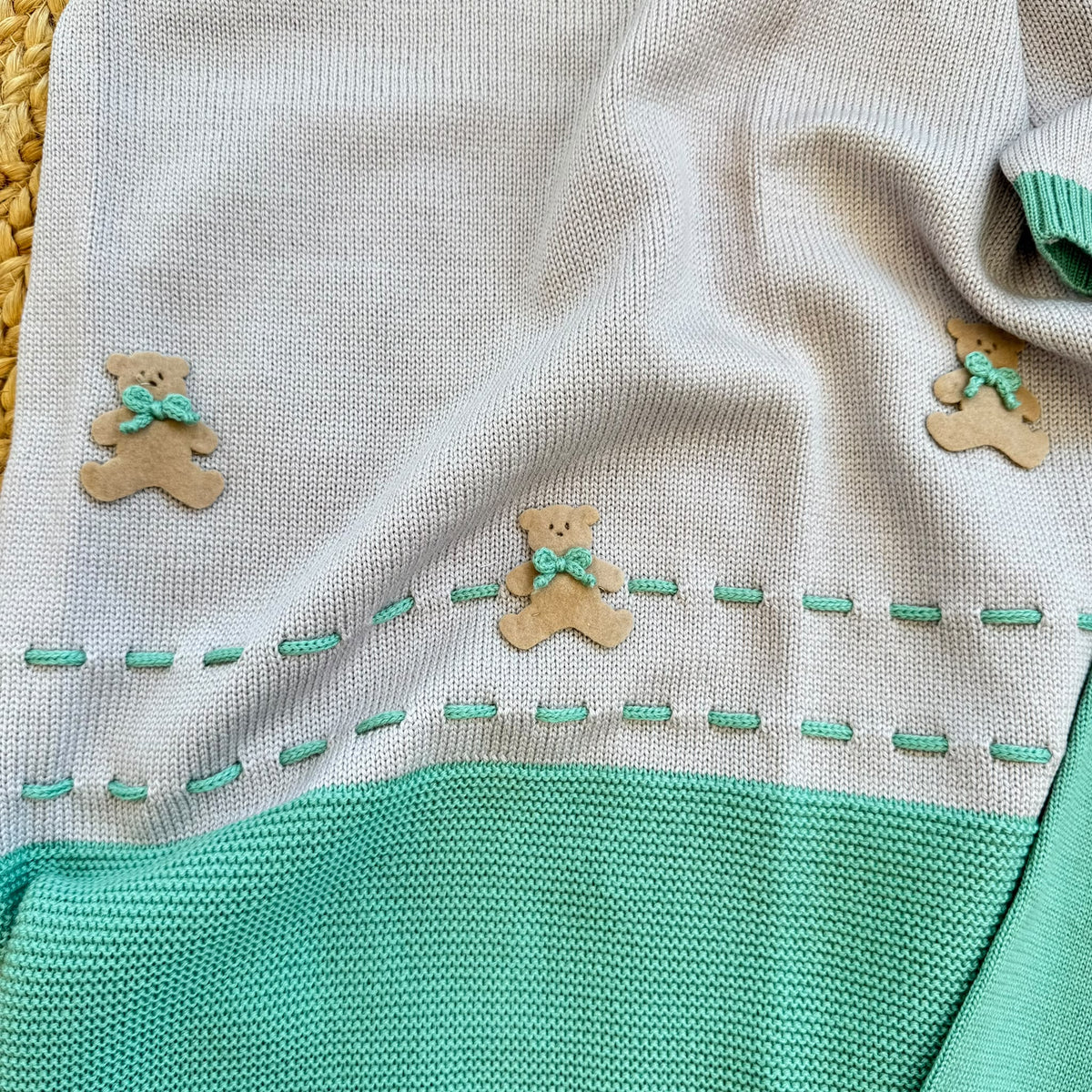 Uscita clinica neonato in pura lana grigio e verde con orsetto completa di copertina cappellino e scarpine