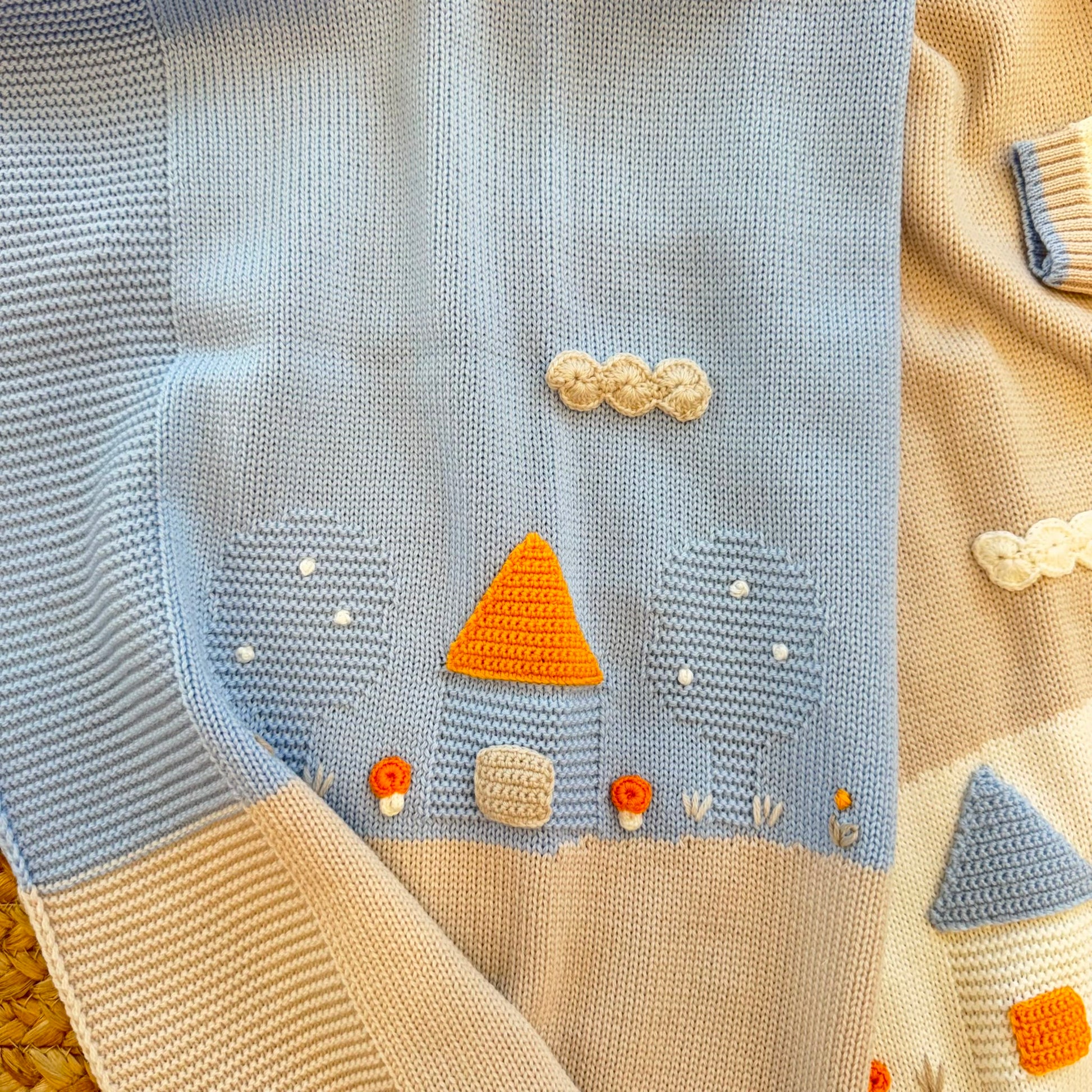 Uscita clinica neonato in pura lana con copertina coordinata.