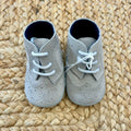“scarpine battesimo bimbo grigie brogue effetto scamosciato vista frontale”