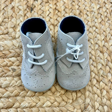 “scarpine battesimo bimbo grigie brogue effetto scamosciato vista frontale”