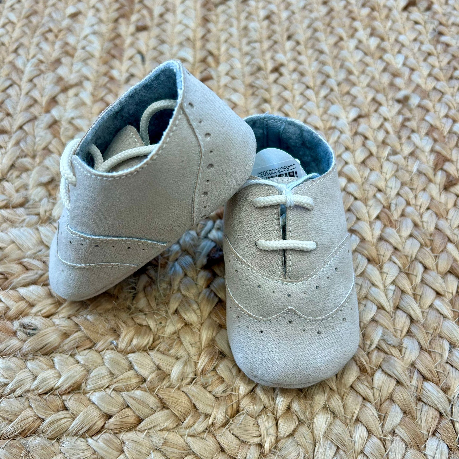 “scarpine brogue sabbia da culla per neonato vista completa”