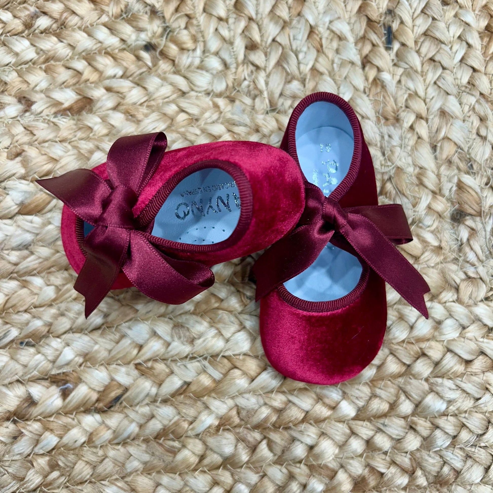 scarpine culla velluto rosso natalizie vista laterale