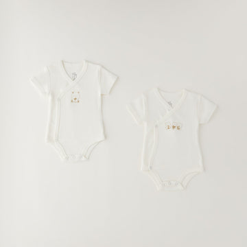 Set 2 body neonato unisex in caldo cotone bianco con apertura incrociata e decorazioni con orsetti