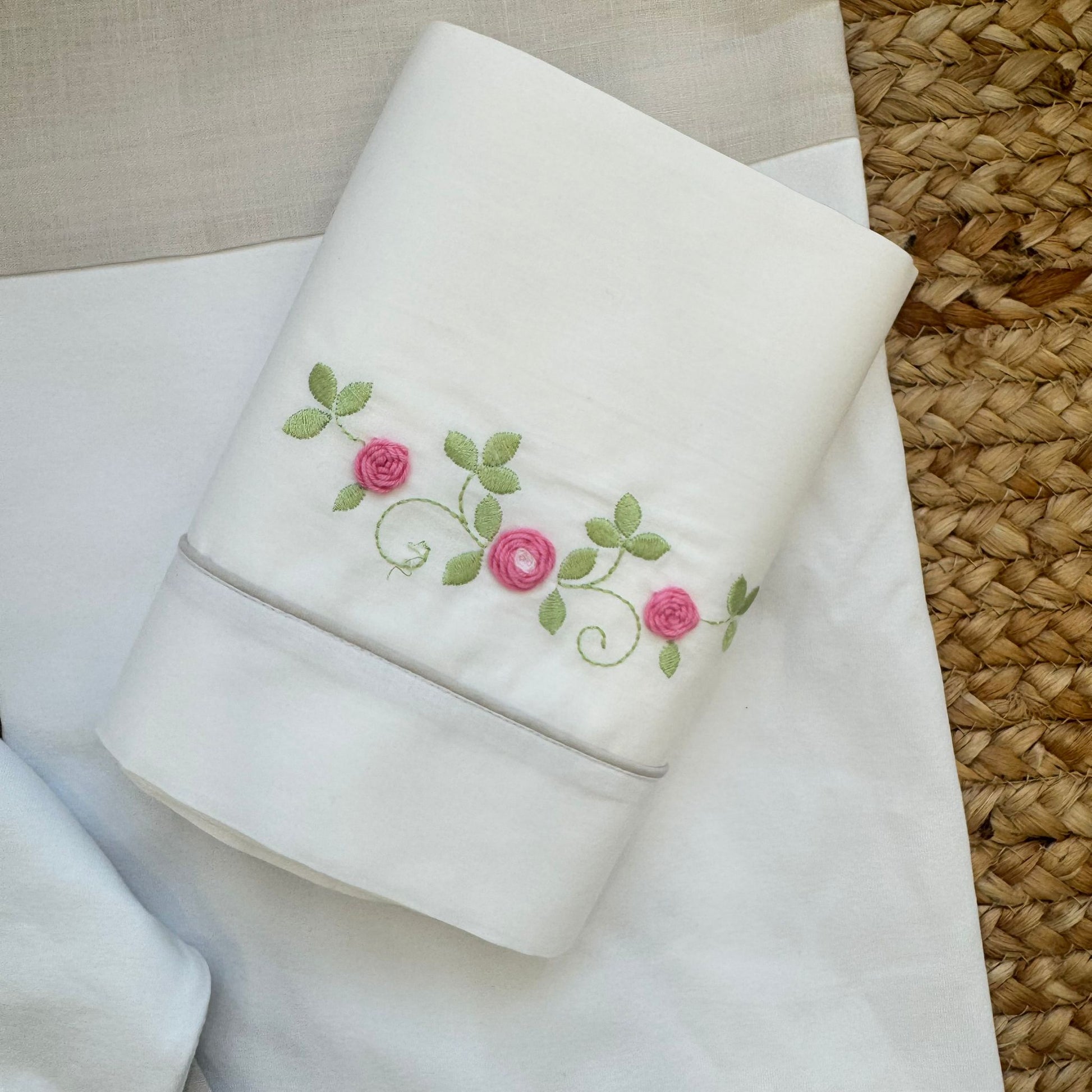 set nascita bambina elegante con copertina ricamata