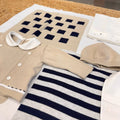 Copertina in maglia con motivi geometrici beige e blu