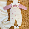 Uscita clinica neonata in pura lana panna e rosa con salopette, maglioncino, cuffietta, scarpine e copertina ricamata