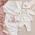 Set nascita neonata in lana panna e rosa con tutina, copertina, cappellino e scarpine per uscita clinica