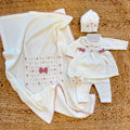 Set nascita uscita clinica neonata in lana Tollegno Merino Extrafine con ricamo nido d'ape.