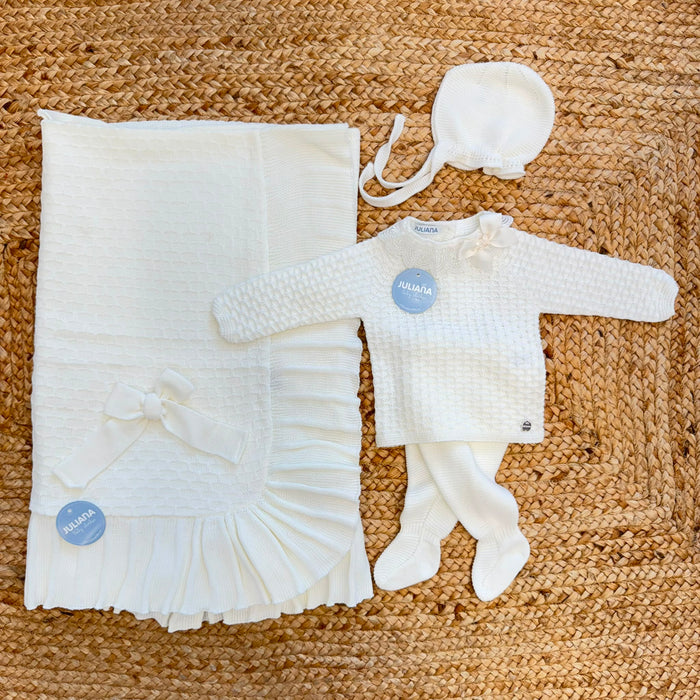 Set nascita neonata panna con copertina, maglia, ghettina e cuffietta in maglia 100% acrilico.