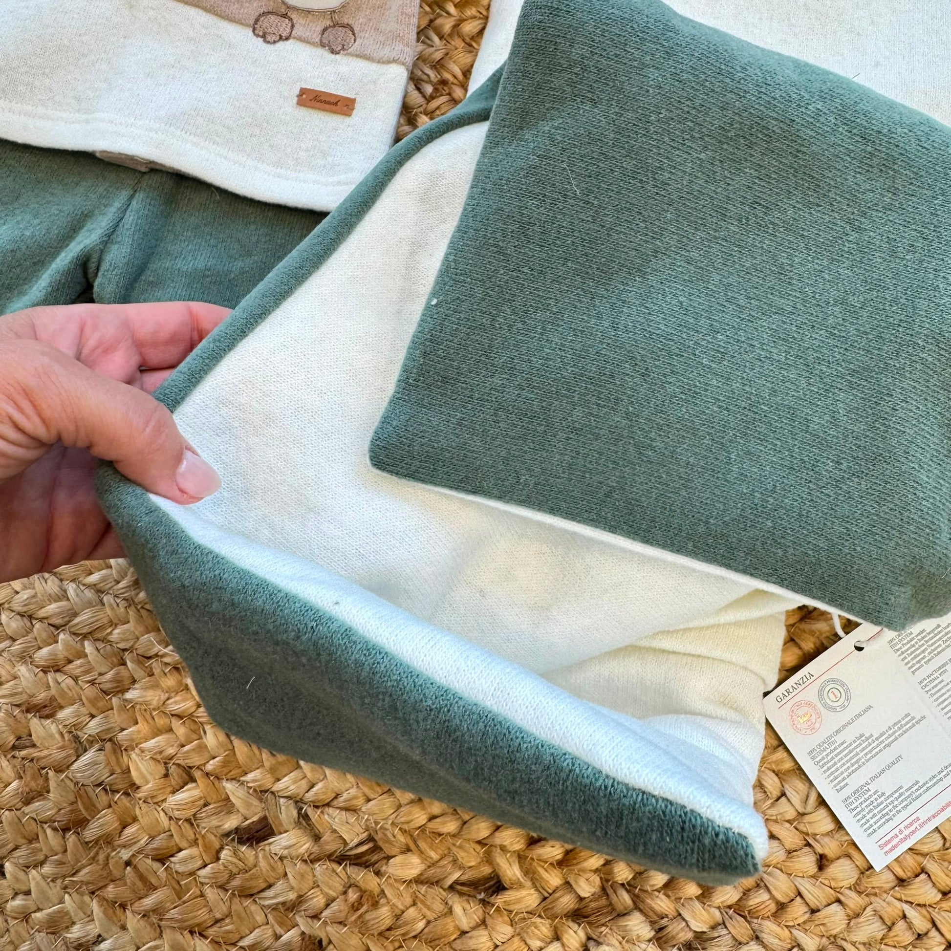 Uscita clinica neonato in caldo cotone panna, beige e verde salvia con copertina sfoderabile 65x85 cm