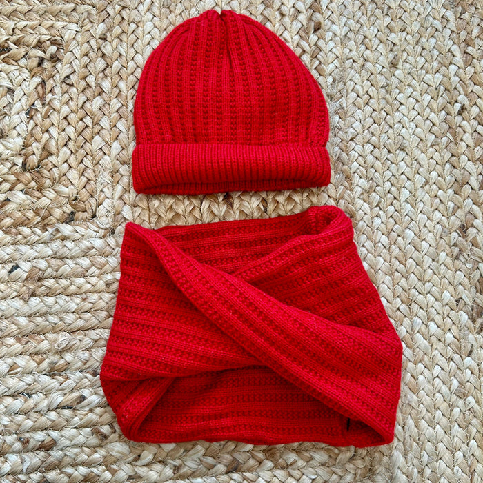 set rosso I-DO con cappellino e scaldacollo in maglia a costine per bambino
