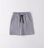 Completo bambino con t-shirt bianca "Enjoy the Ride" e shorts a righe blu.